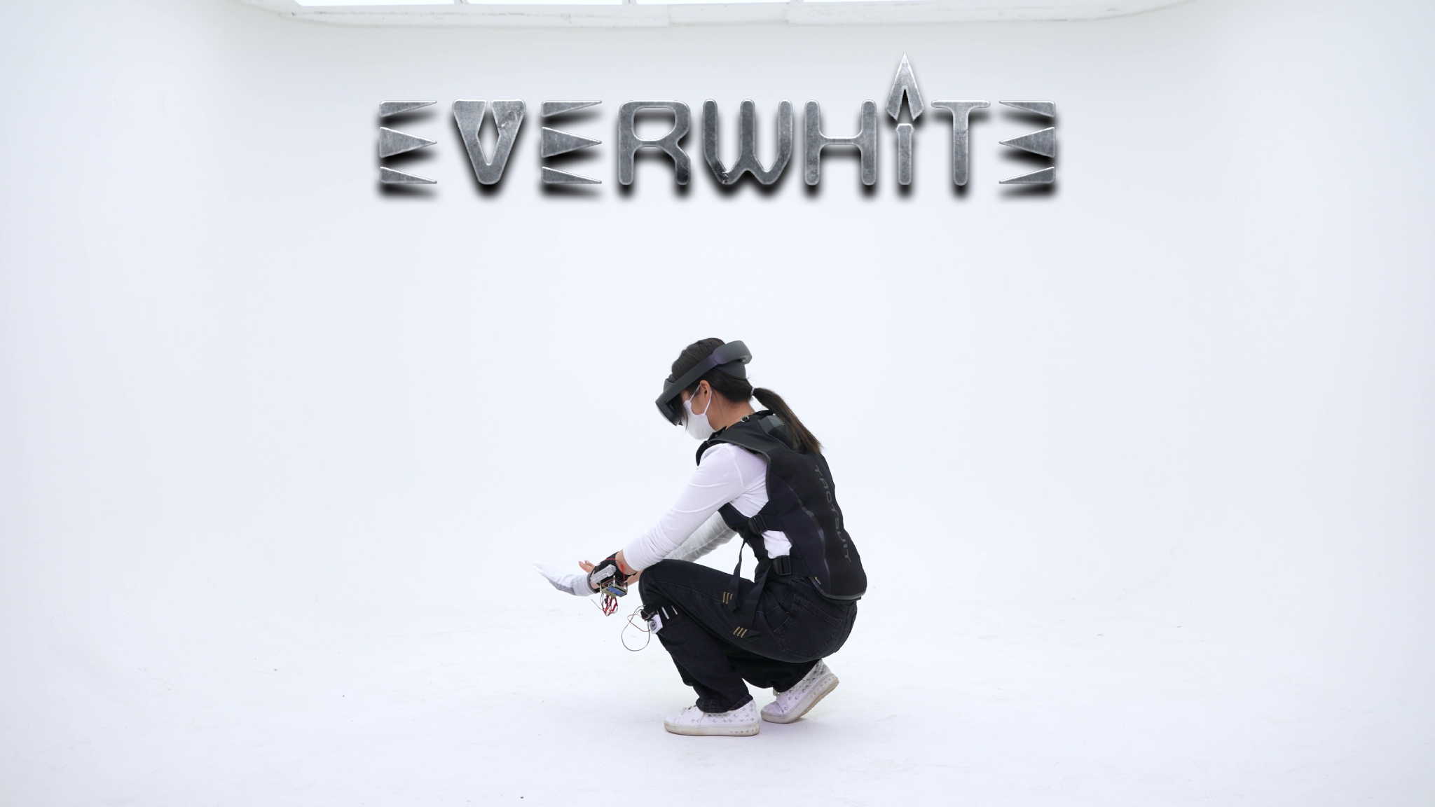 Everwhite VR experience and thermo-tactile interface